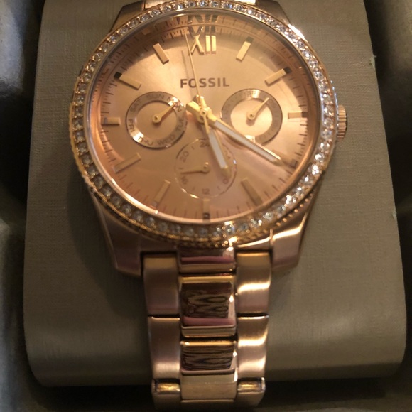 FOSSIL ROSE GOLD CHAIN WATCH - Picture 2 of 4